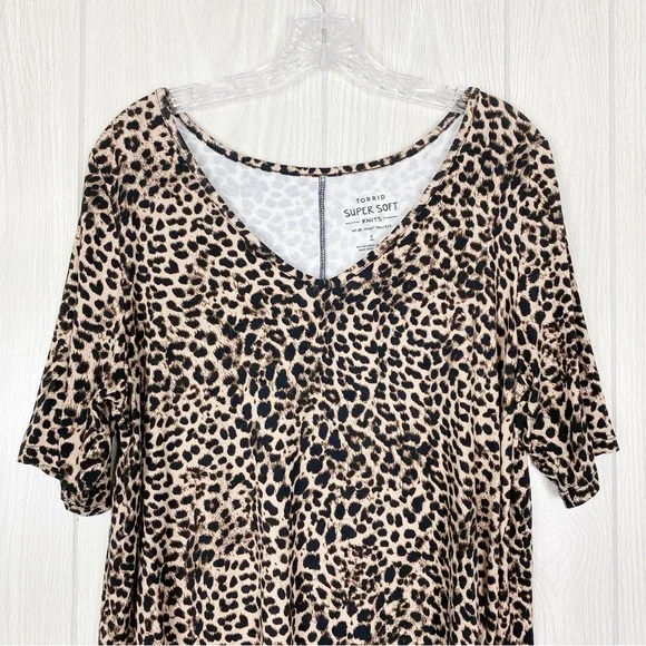 Torrid | Leopard Print Super Soft V-Neck T-Shirt Size 1X - Picture 3 of 13